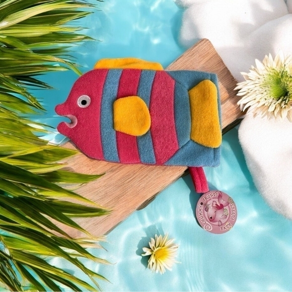2x NWT Kids Washcloth Chummy Friends Multicolored Fish Shaped Body Washing Glove - Picture 1 of 4